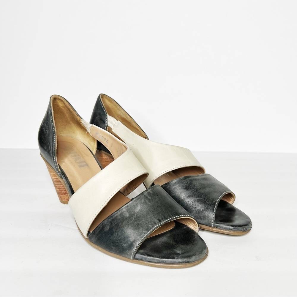 Anthropologie Black and Cream Sandals